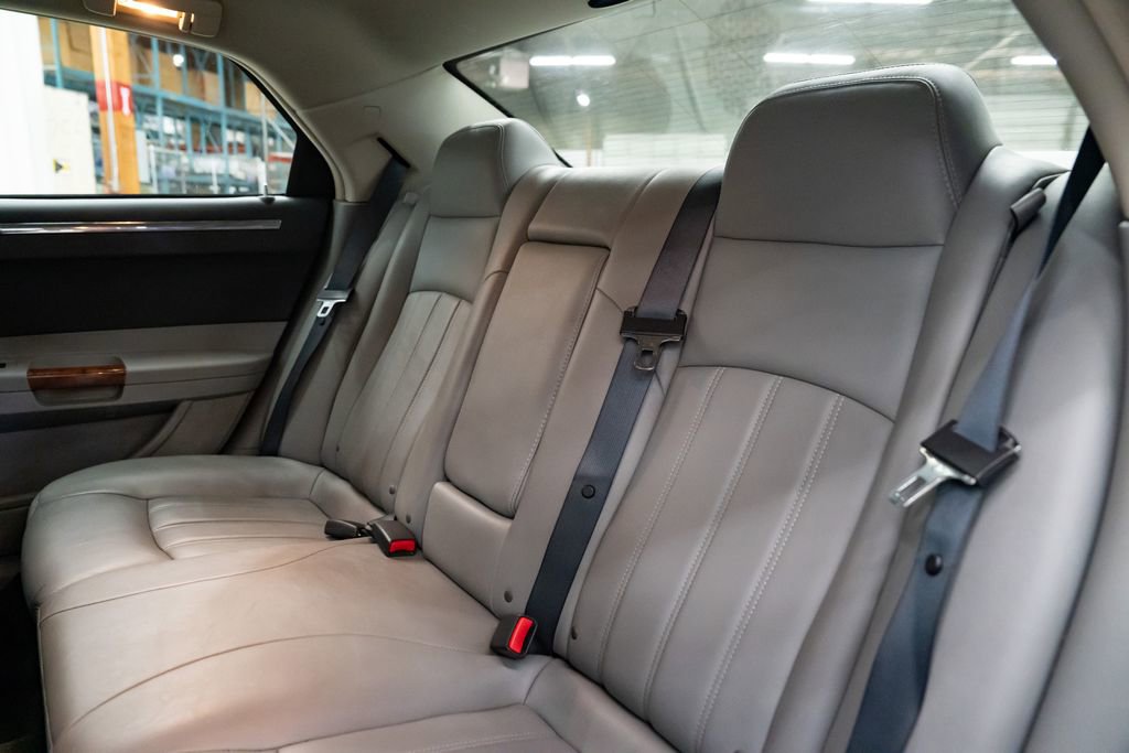 Used 2006 Chrysler 300 C w/ Protection Group II image 25