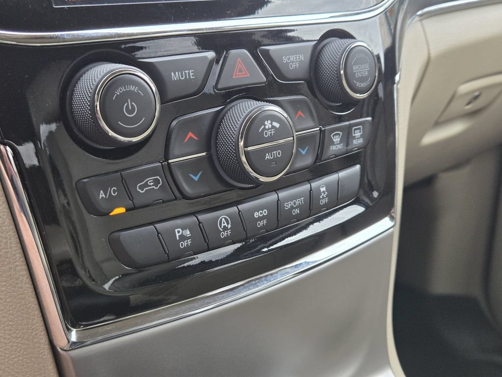Used 2019 Jeep Grand Cherokee Limited AWD/4WD image 20