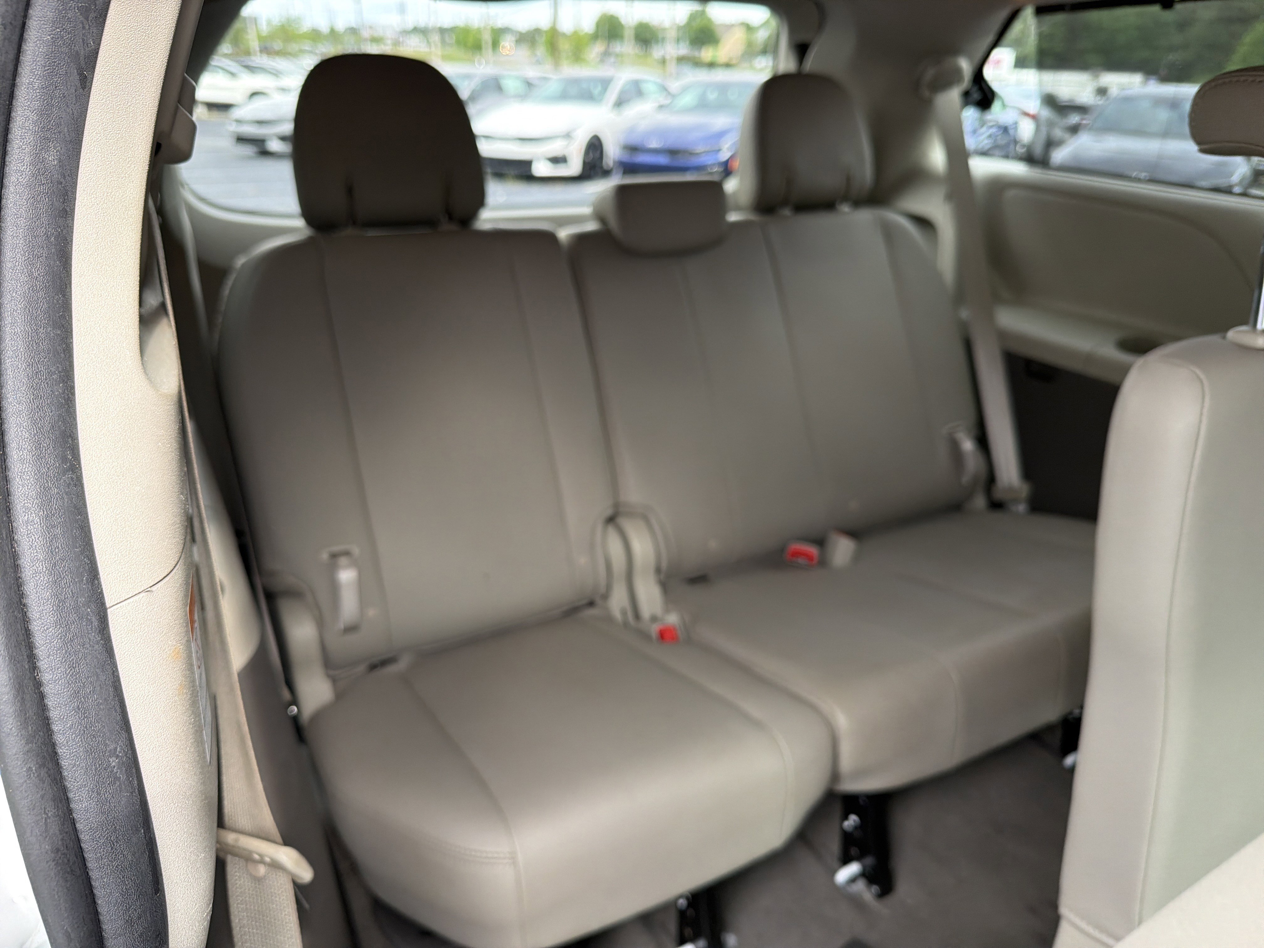 Used 2020 Toyota Sienna XLE Premium FWD image 13