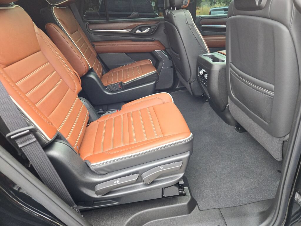 Used 2023 GMC Yukon Denali Ultimate AWD/4WD image 13