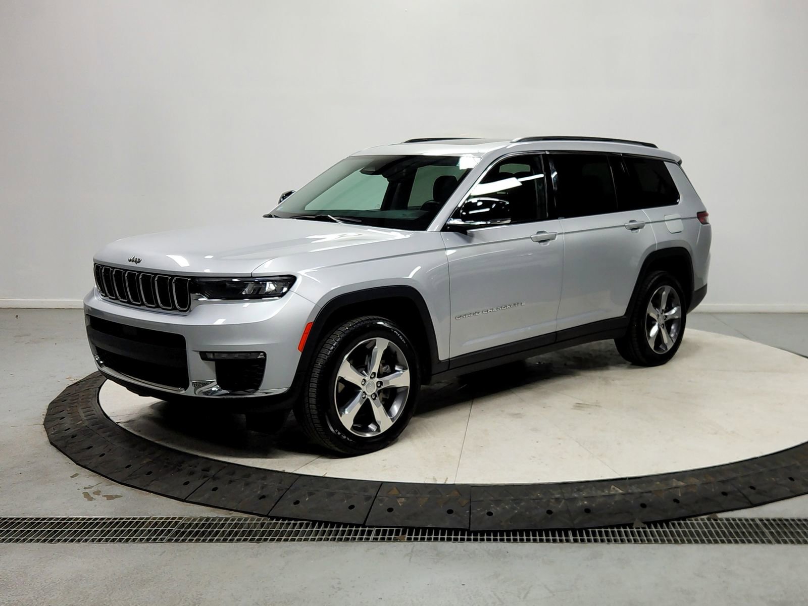 Used 2021 Jeep Grand Cherokee L Limited w/ Trailer Tow Group (B) image 3