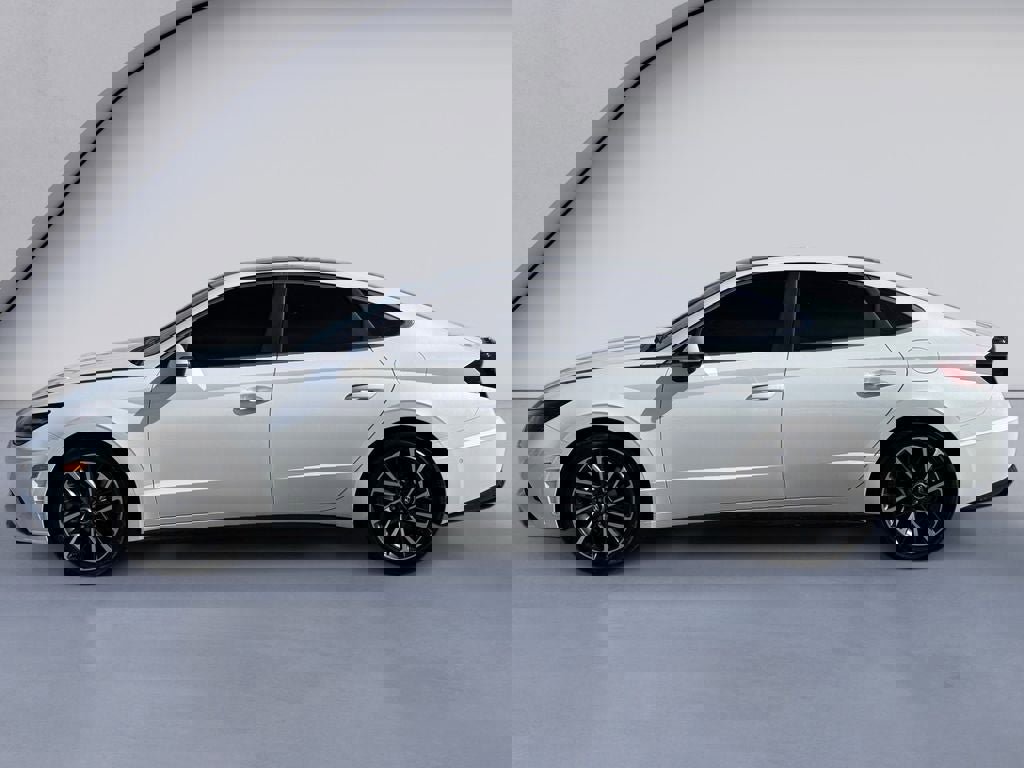 Used 2022 Hyundai Sonata Limited w/ Preferred Accessory Package image 2