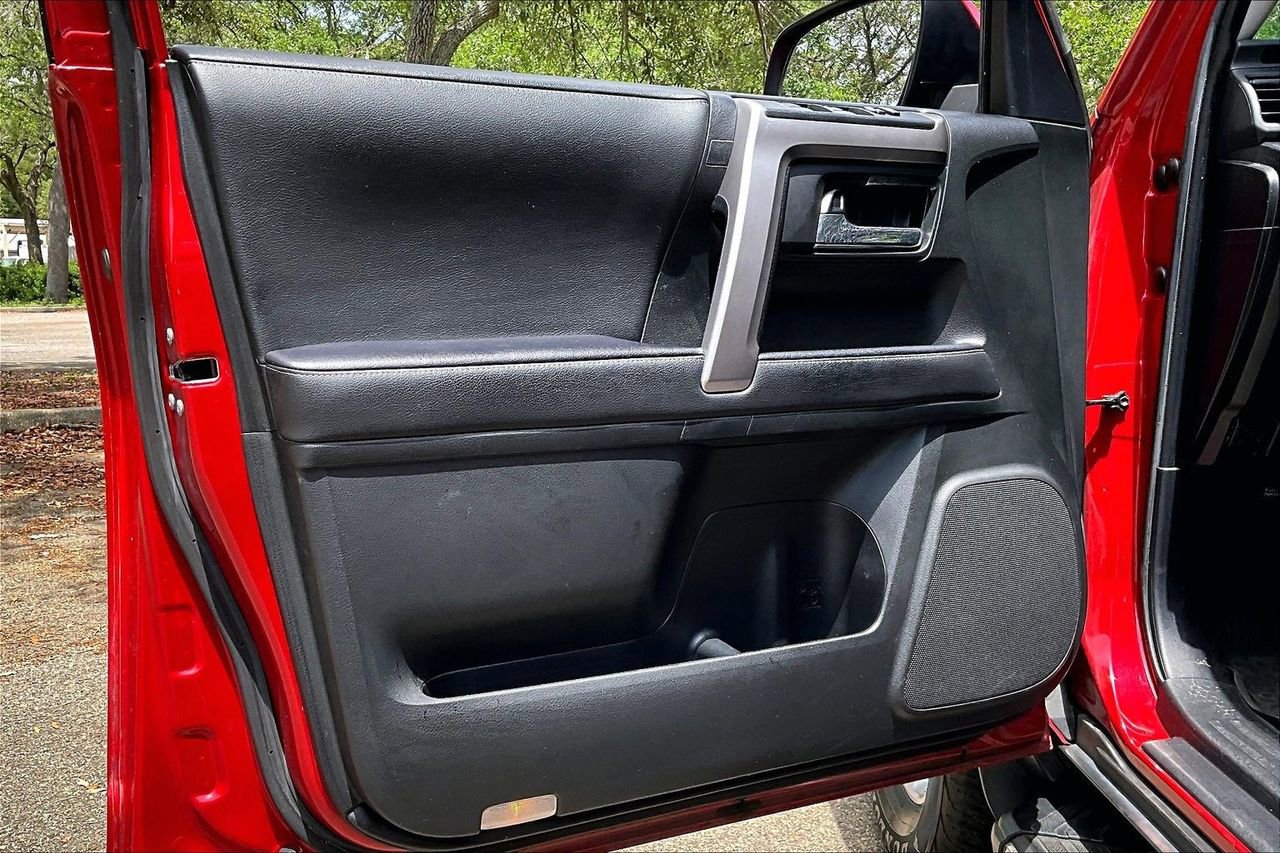 Used 2022 Toyota 4Runner SR5 AWD/4WD image 17