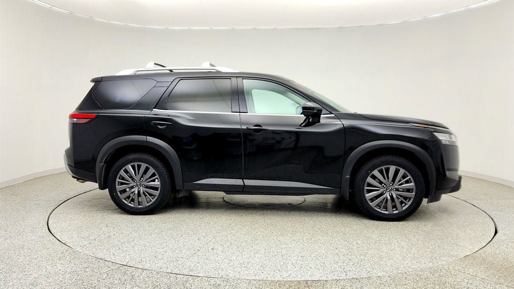 Used 2023 Nissan Pathfinder SL w/ SL Premium Package AWD/4WD image 4