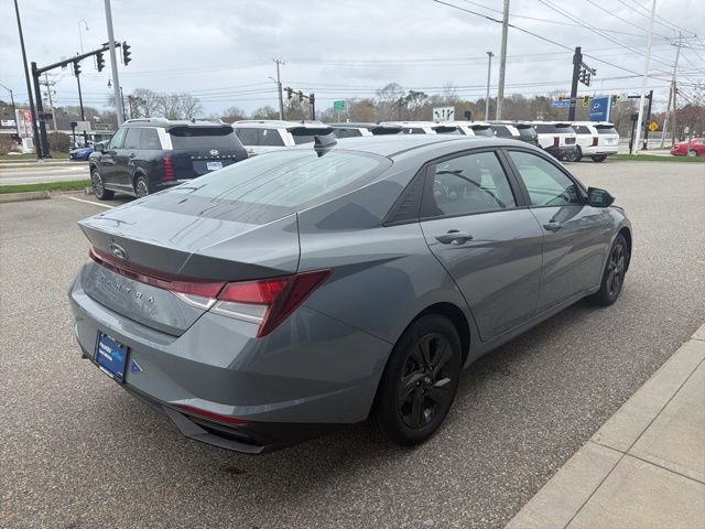 Certified 2022 Hyundai Elantra SEL w/ Convenience Package image 10