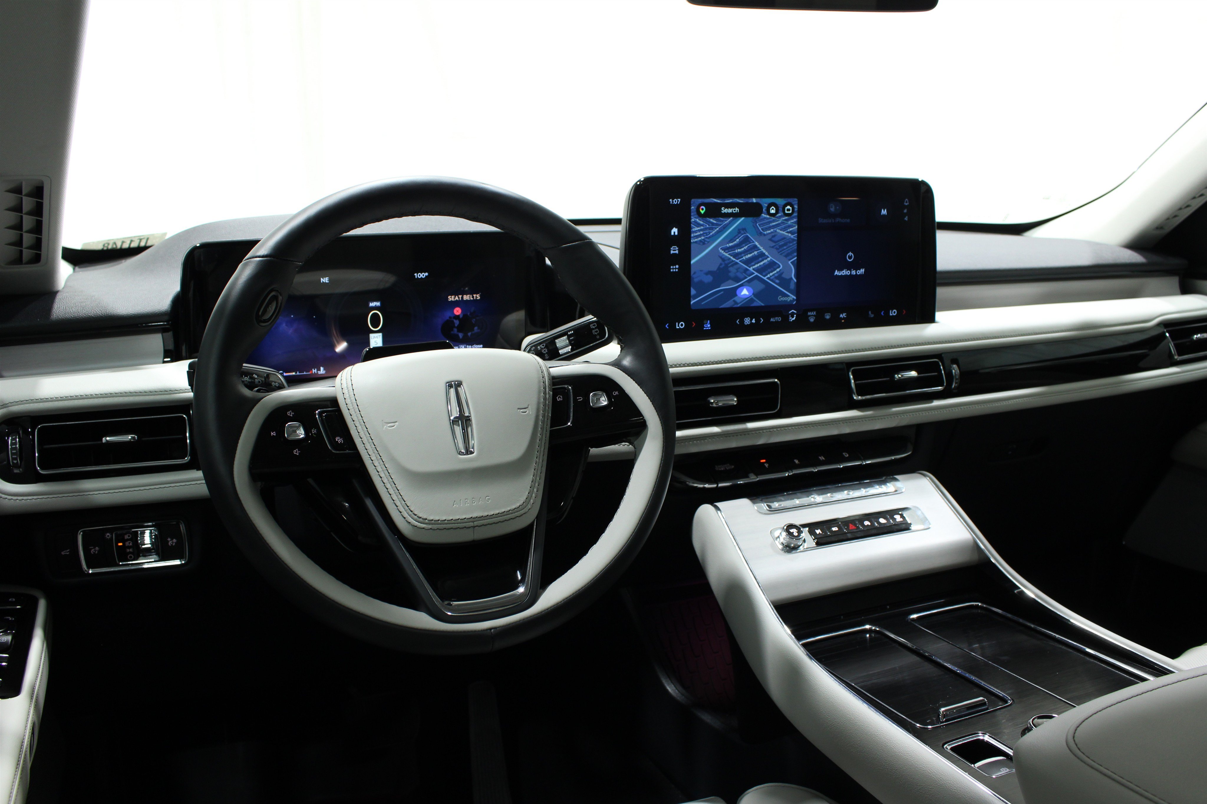 Certified 2026 Lincoln Aviator Reserve AWD/4WD image 2