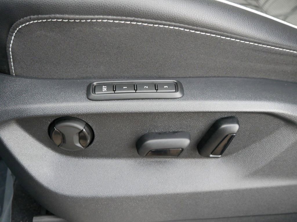 Used 2024 Volkswagen Atlas SEL Premium R-Line image 17