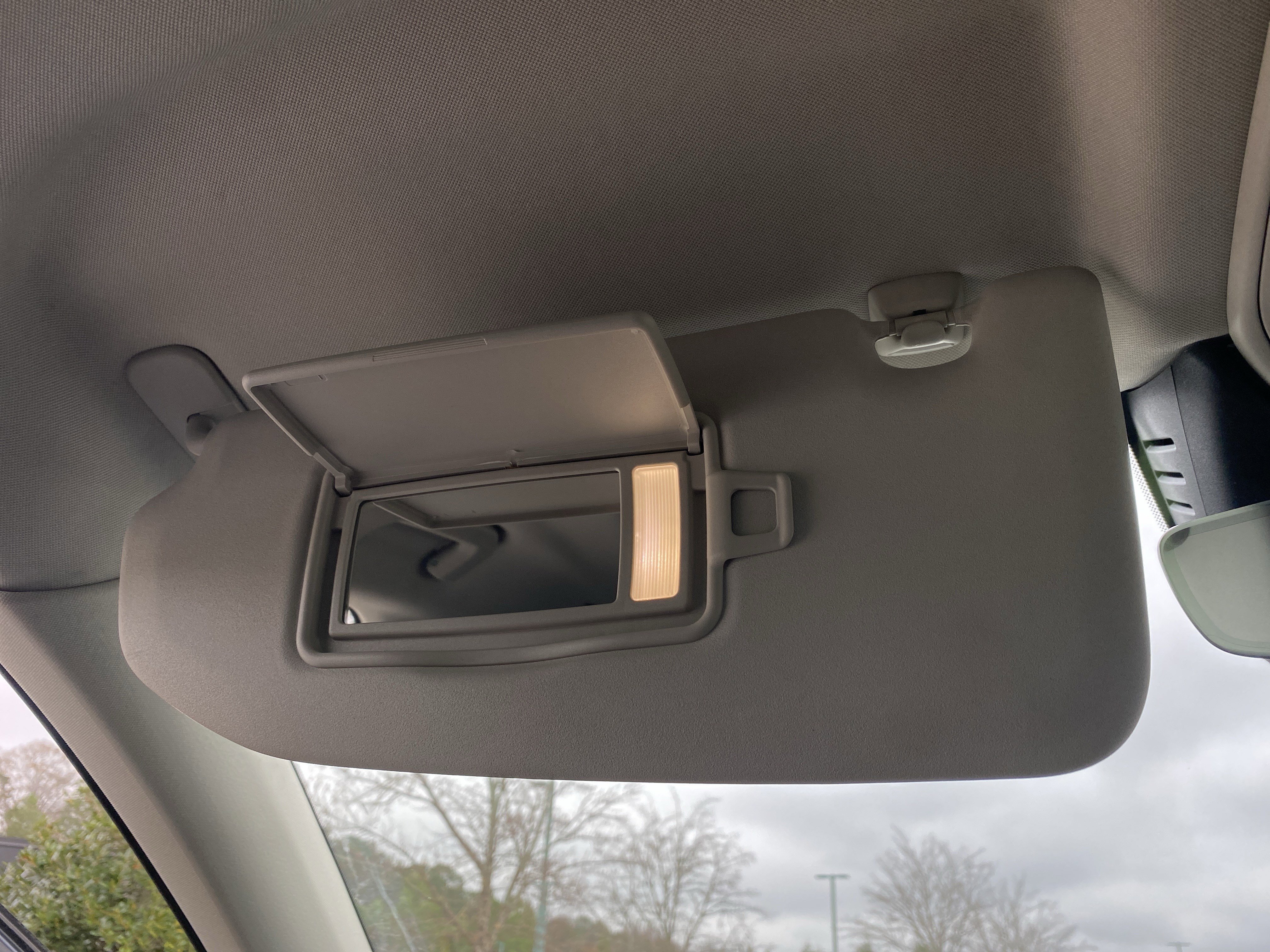 Used 2025 Volvo XC60 B5 Plus image 33