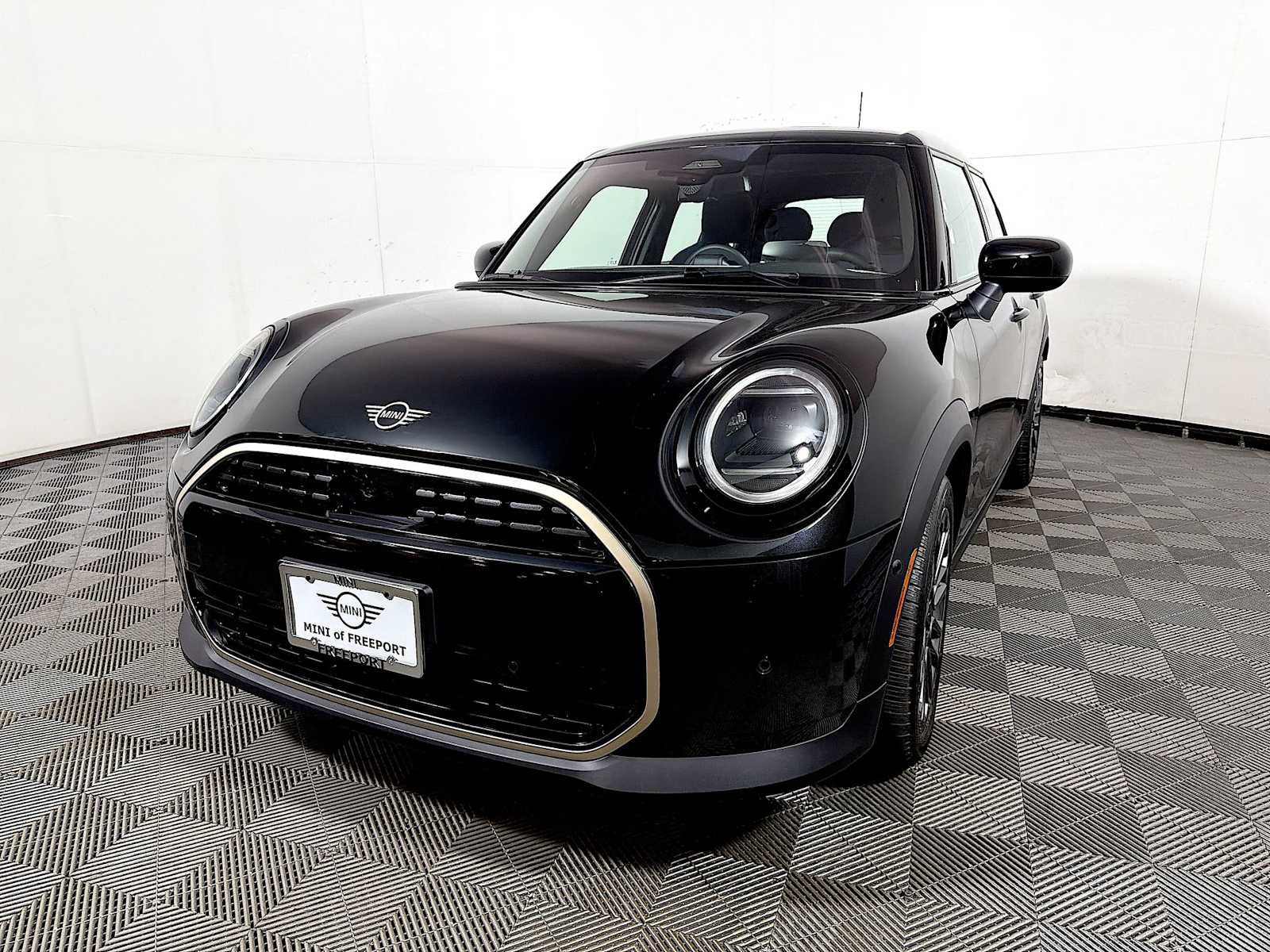 Used 2026 MINI Cooper 4-Door Hardtop FWD image 3