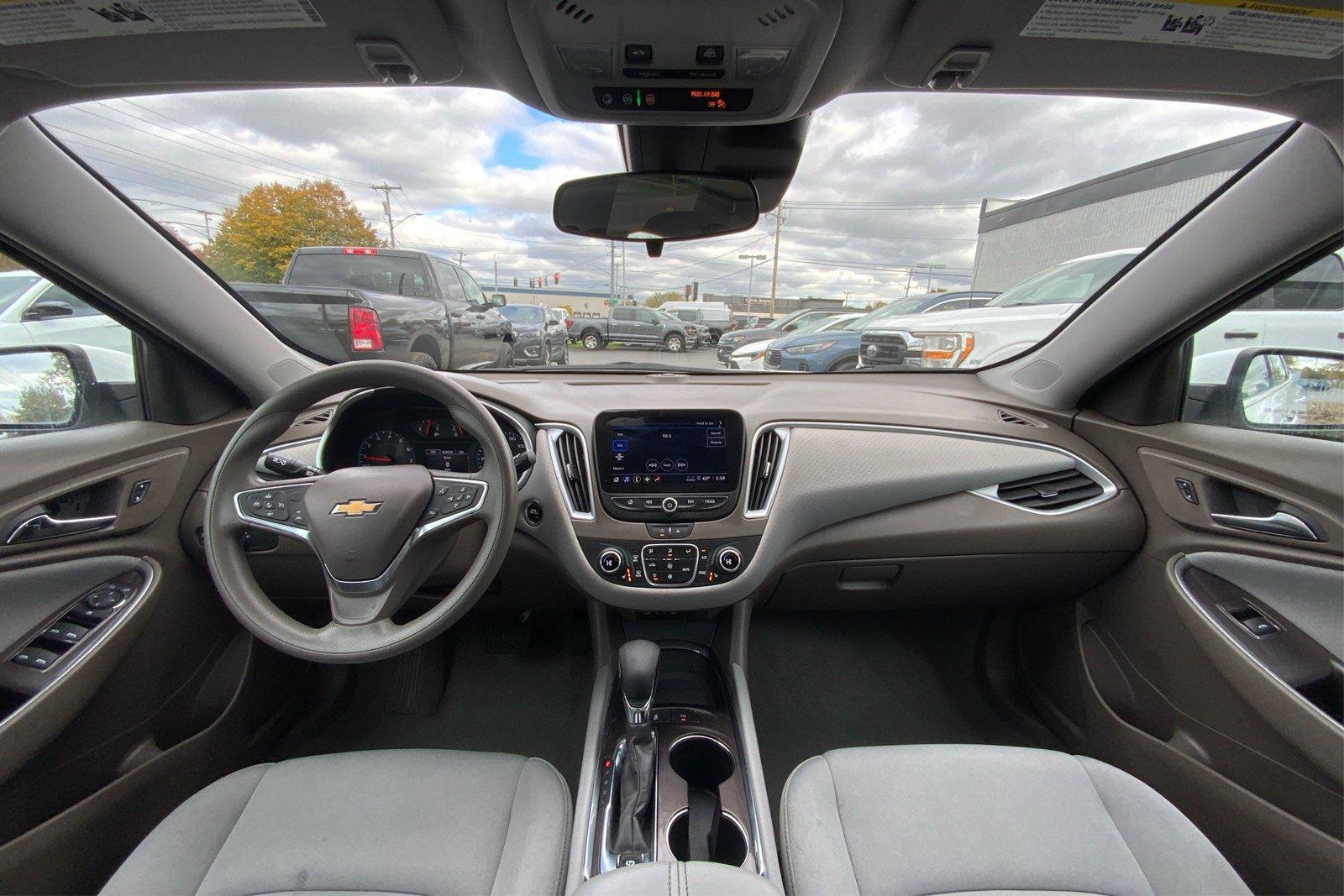 Used 2024 Chevrolet Malibu LT FWD image 31