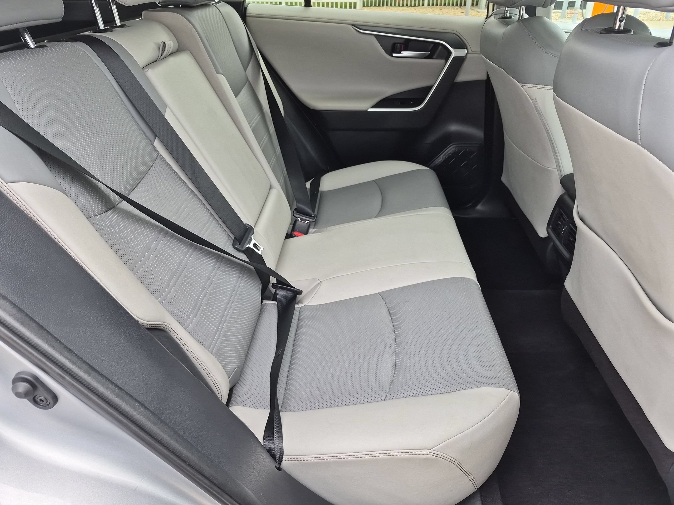 Used 2019 Toyota RAV4 Limited w/ Cold Weather Package AWD/4WD image 32
