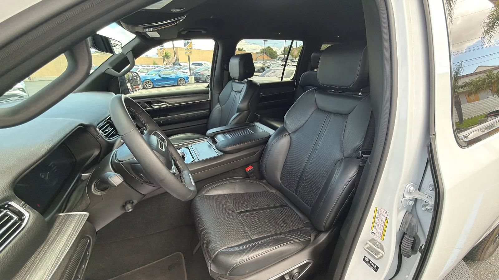 Used 2024 Jeep Wagoneer L Series II w/ Flexible Seating Group AWD/4WD image 13