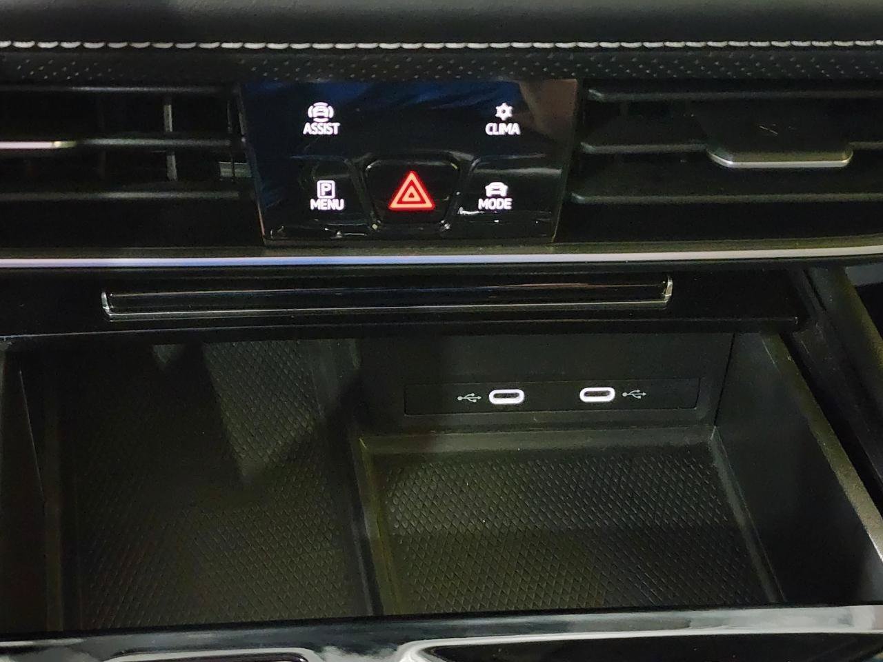 Used 2024 Volkswagen Atlas SE AWD/4WD image 16