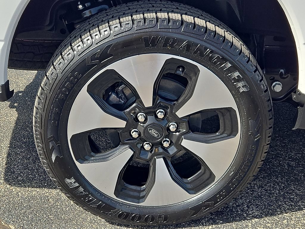 Used 2023 Ford F150 Lightning Platinum AWD/4WD image 7