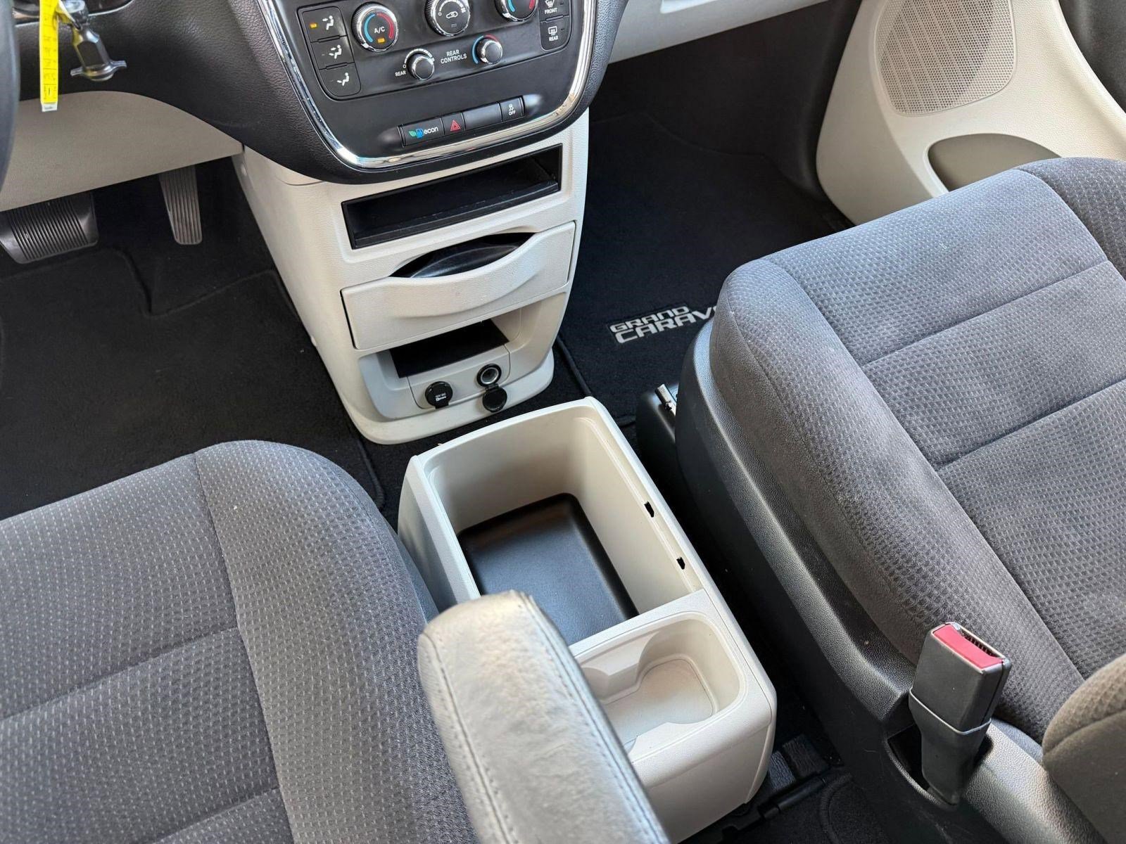Used 2013 Dodge Grand Caravan SE FWD image 24