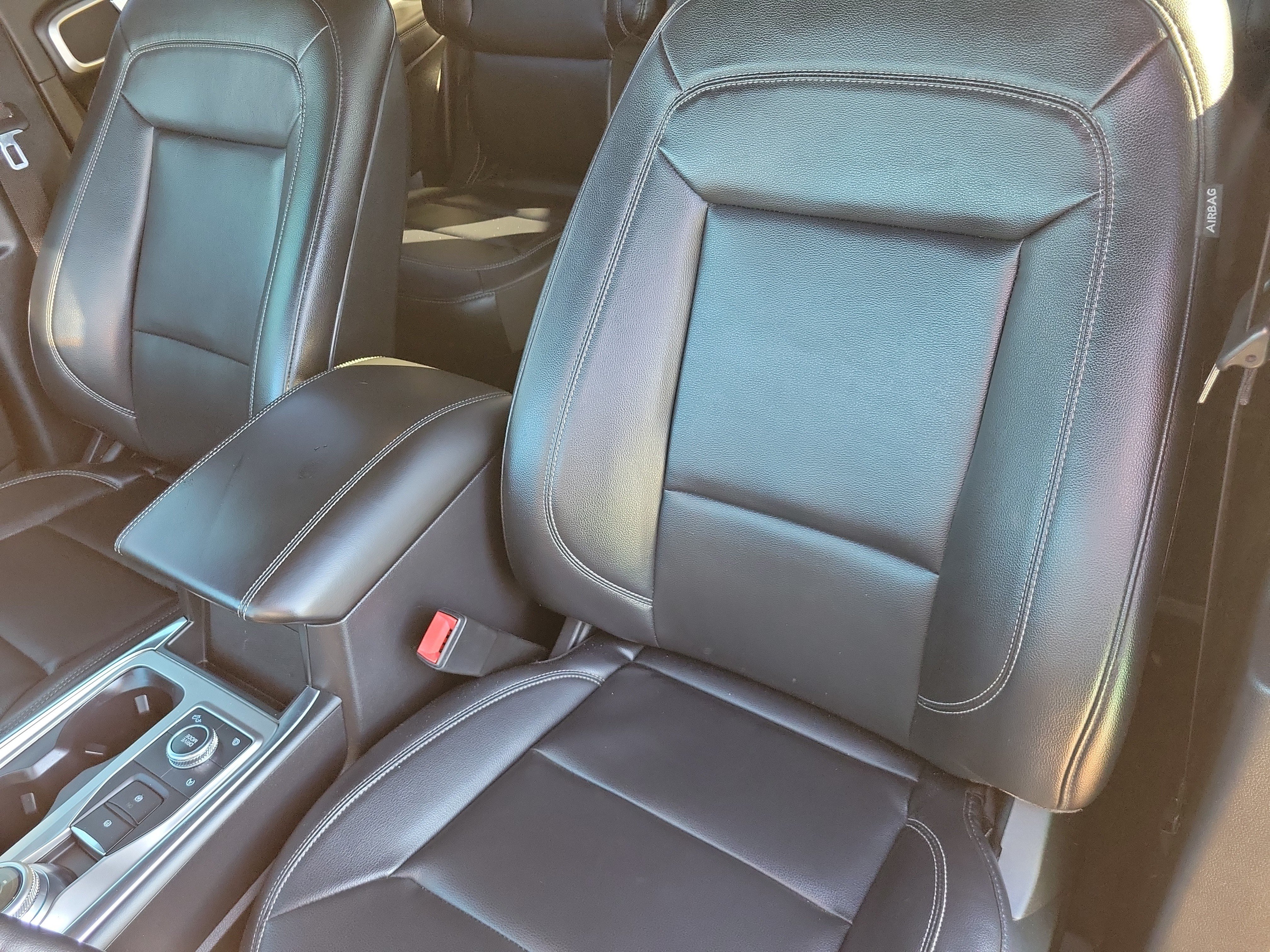 Used 2020 Ford Explorer XLT w/ Equipment Group 202A AWD/4WD image 12