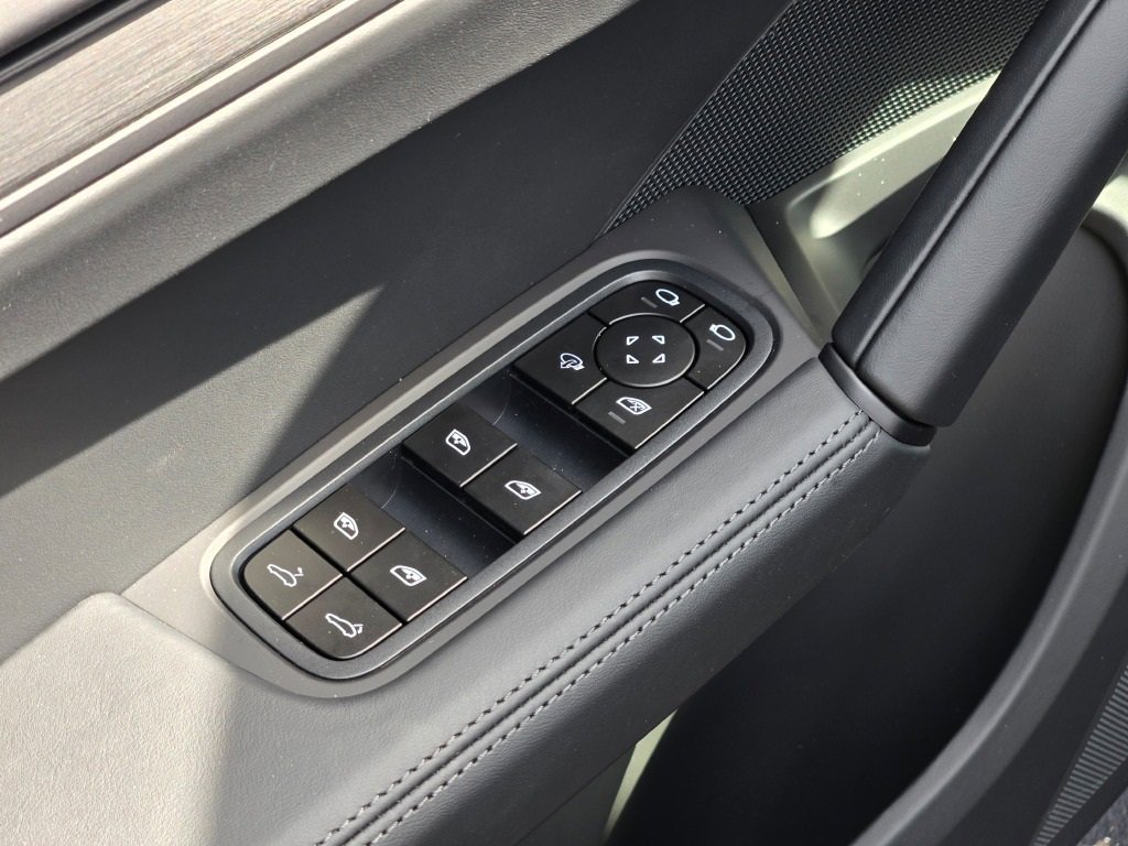 New 2026 Porsche Cayenne GTS image 19