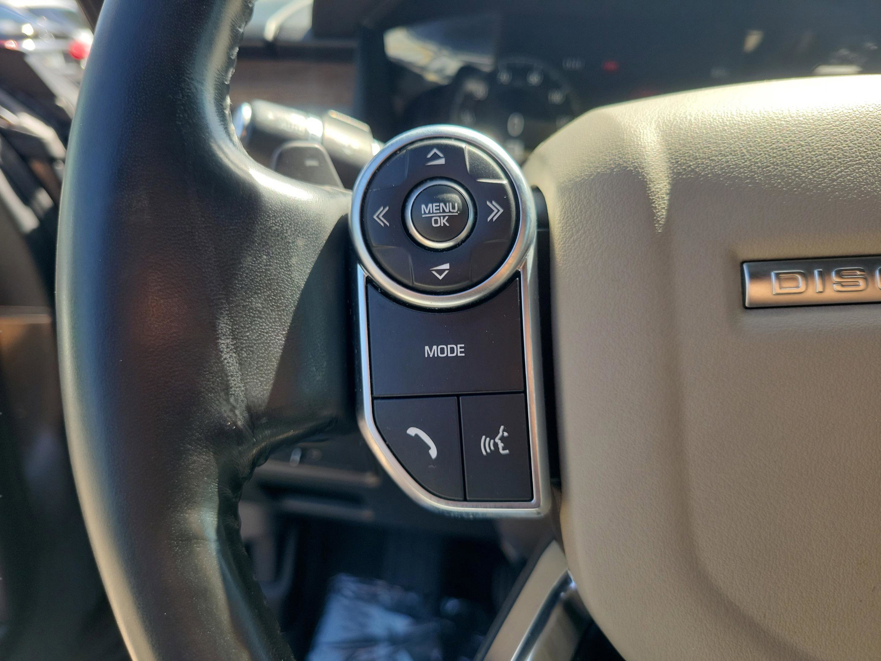 Used 2018 Land Rover Discovery HSE image 9