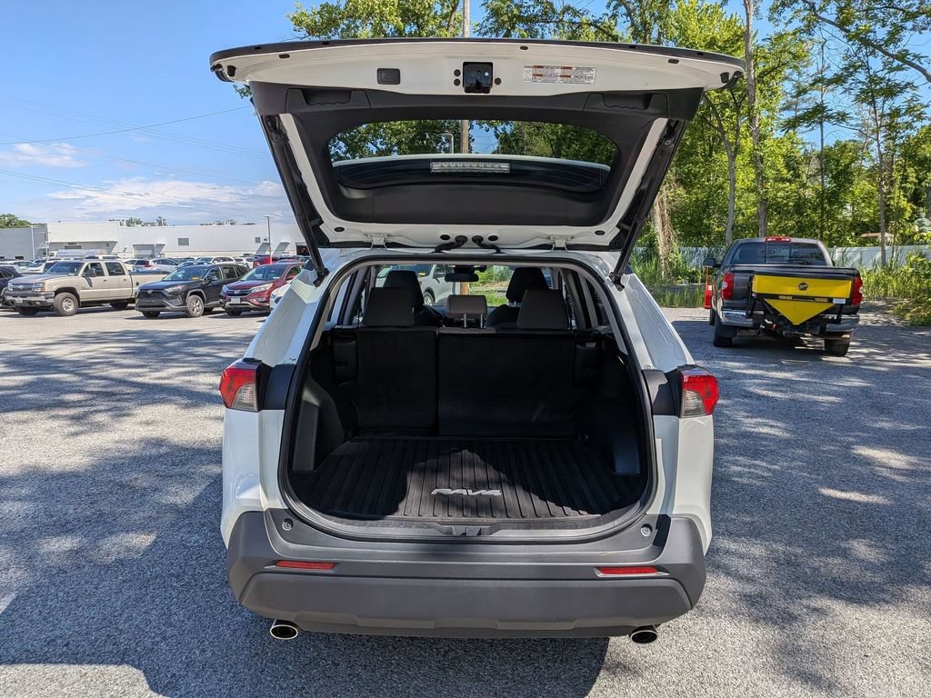 Used 2022 Toyota RAV4 XLE w/ Convenience Package AWD/4WD image 21