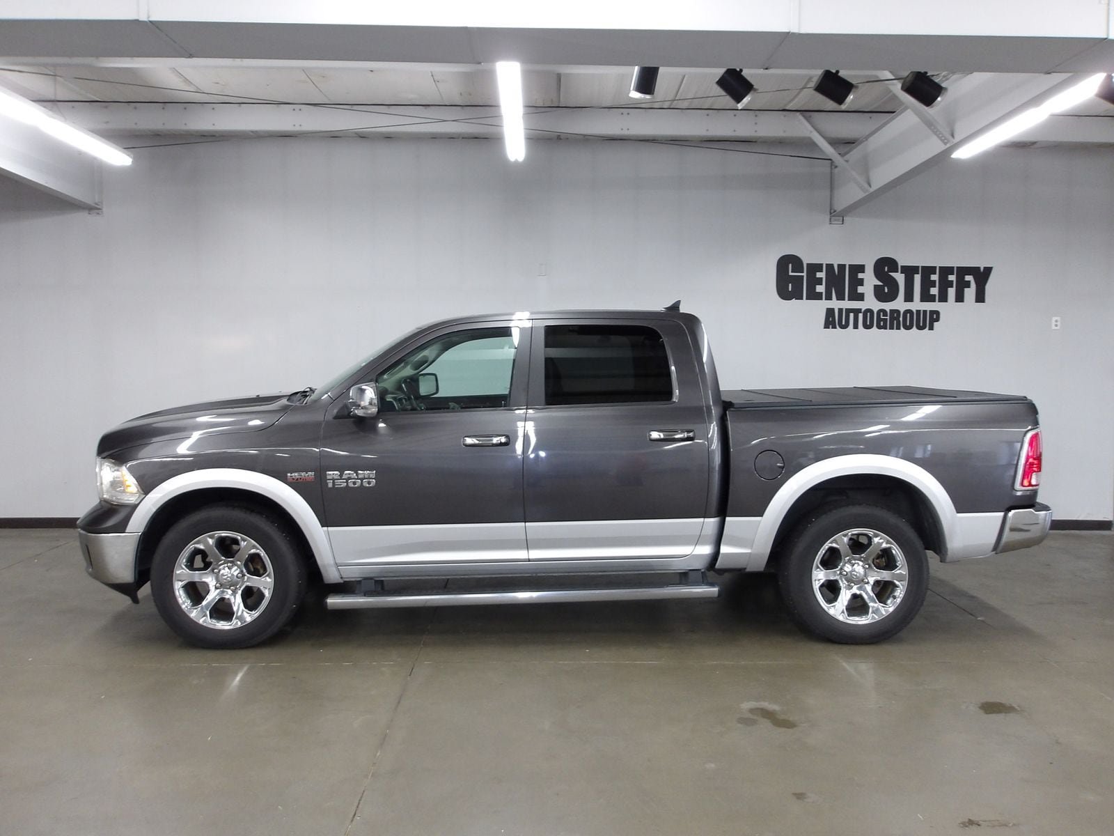 Used 2016 RAM 1500 Laramie AWD/4WD image 8
