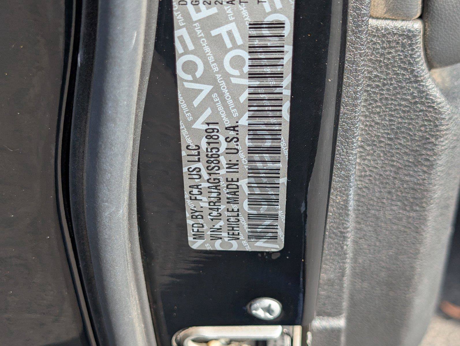 Used 2025 Jeep Grand Cherokee L Altitude RWD image 15