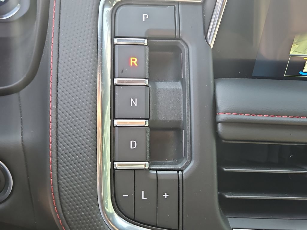Used 2024 Chevrolet Suburban RST w/ Luxury Package AWD/4WD image 31