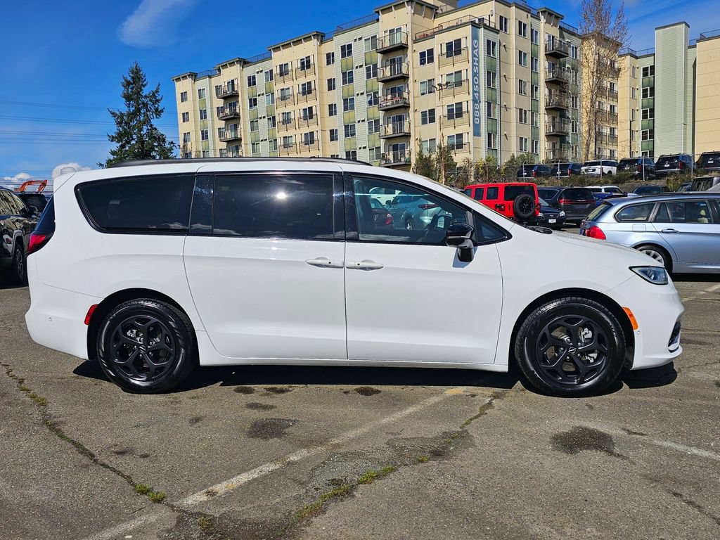 Used 2023 Chrysler Pacifica Limited w/ S Appearance Package FWD image 9