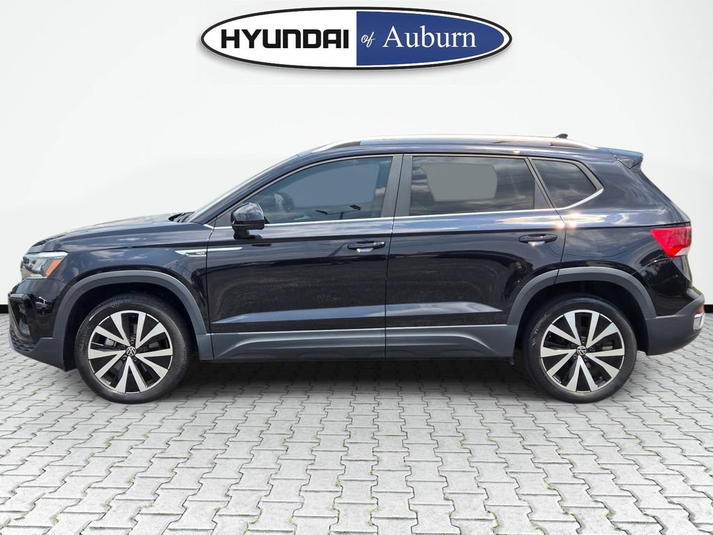 Used 2023 Volkswagen Taos SE w/ Panoramic Sunroof Package FWD image 10