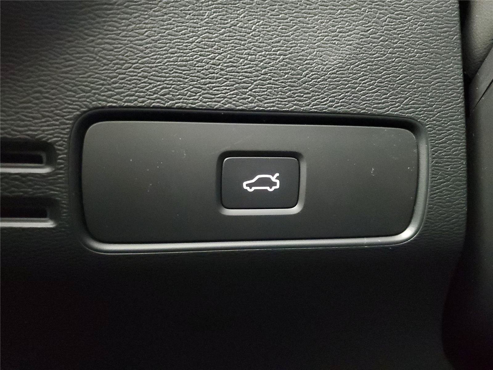 New 2026 Volvo XC40 B5 Plus w/ Climate Package AWD/4WD image 35