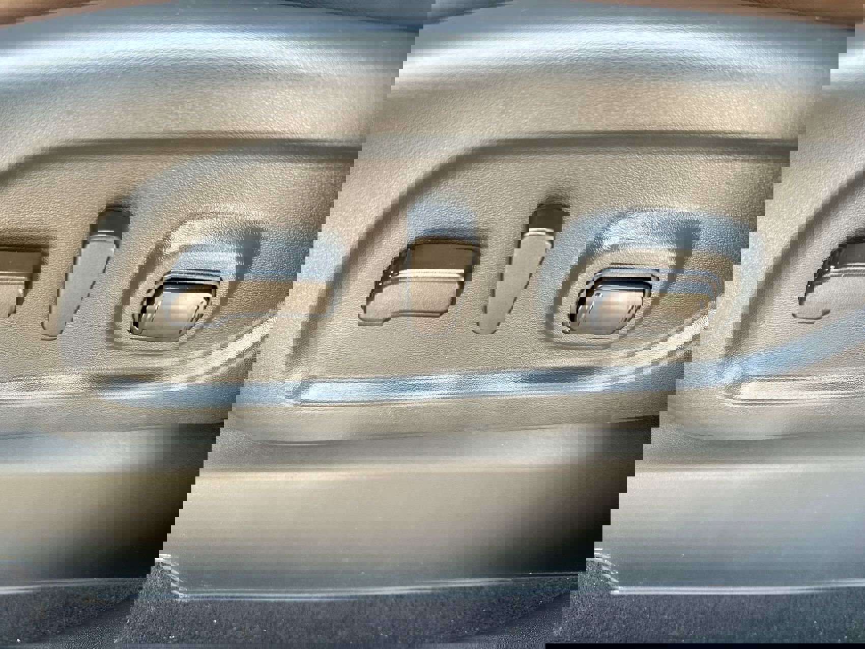 Used 2023 Nissan Titan Platinum Reserve w/ Moonroof Package image 12