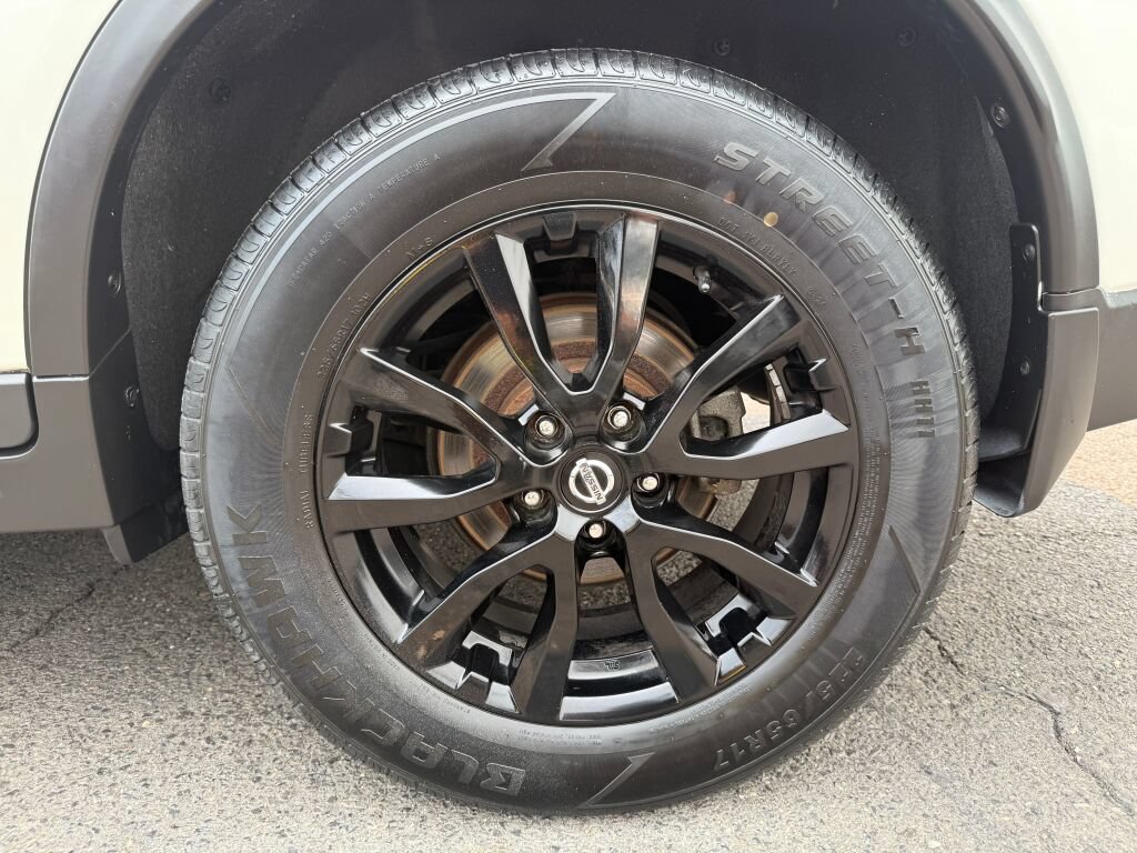Used 2018 Nissan Rogue SV w/ Premium Package AWD/4WD image 37