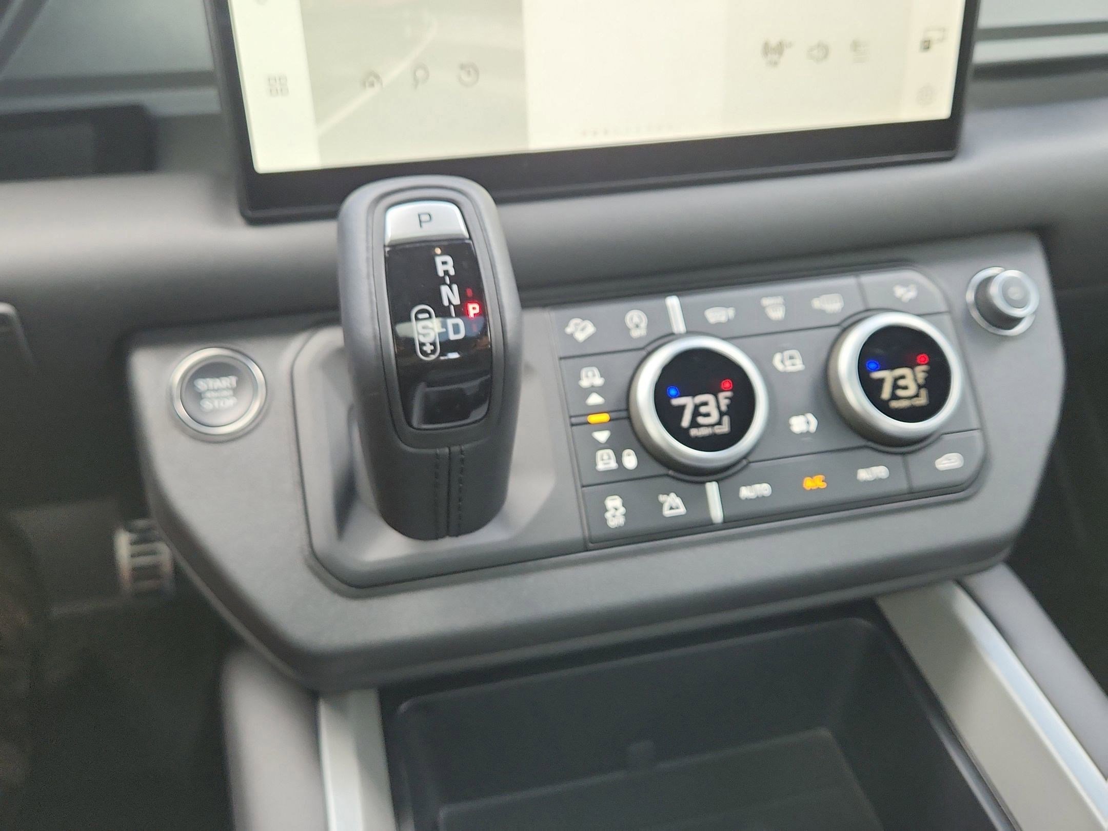 Certified 2025 Land Rover Defender 90 V8 image 17