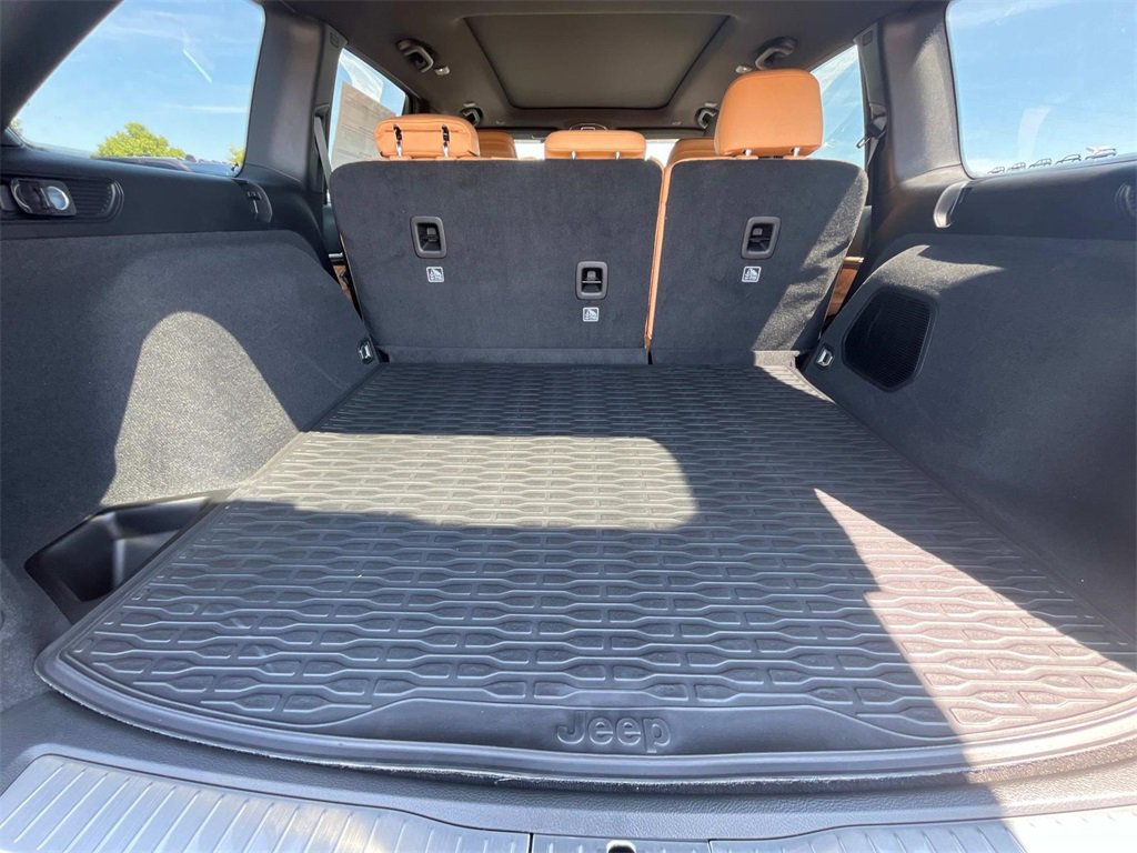 New 2025 Jeep Grand Cherokee Summit image 15