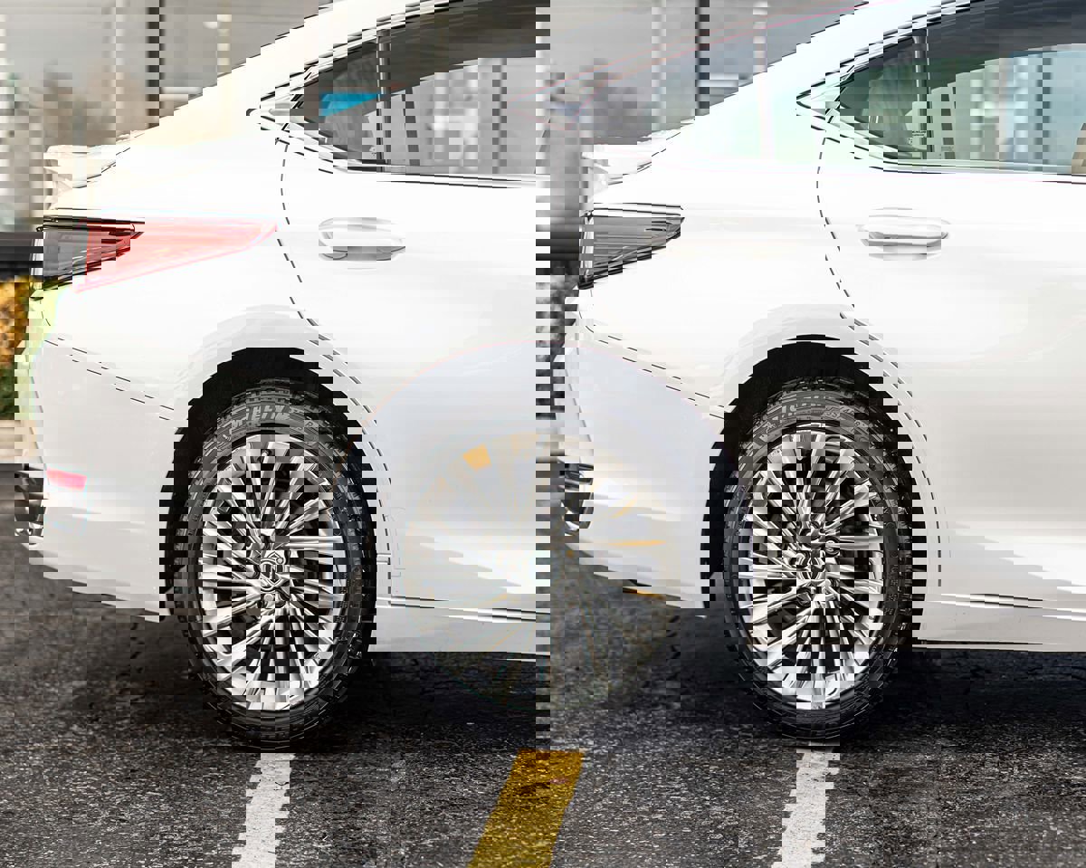 Used 2021 Lexus ES 250 w/ Accessory Package 2 image 11