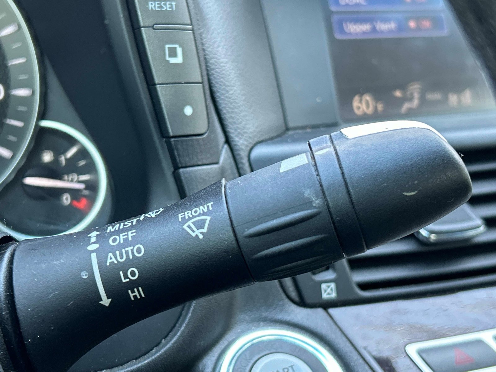 Used 2011 INFINITI M37 w/ Premium Pkg image 27