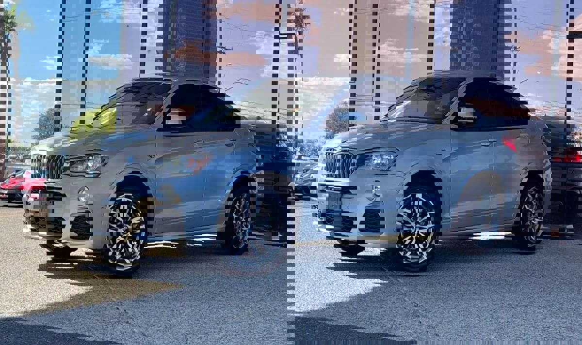 Used 2018 BMW X4 M40i image 4