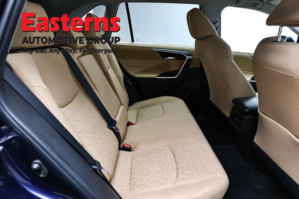 Used 2022 Toyota RAV4 XLE AWD/4WD image 23