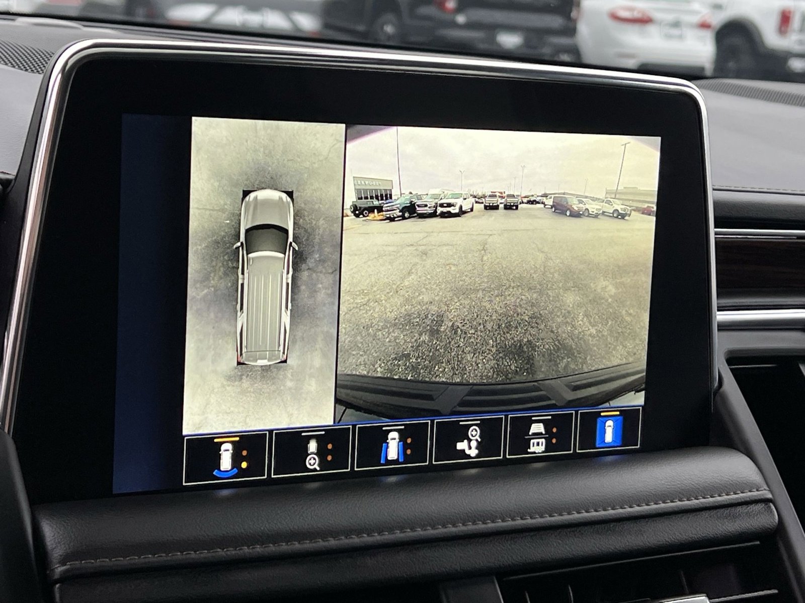 Used 2023 Chevrolet Suburban High Country image 19