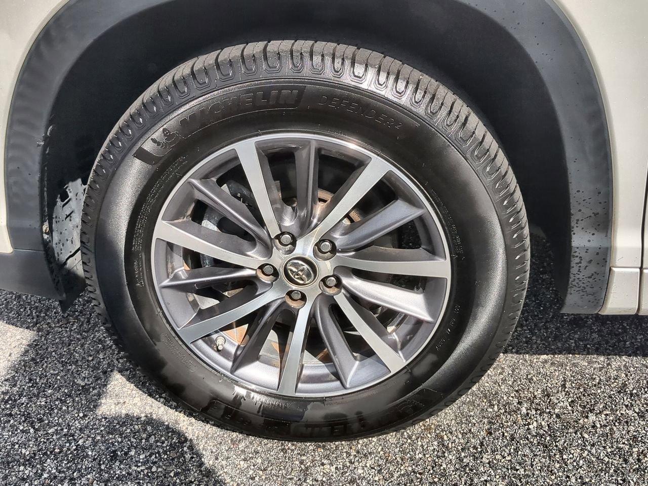 Used 2017 Toyota Highlander XLE FWD image 32