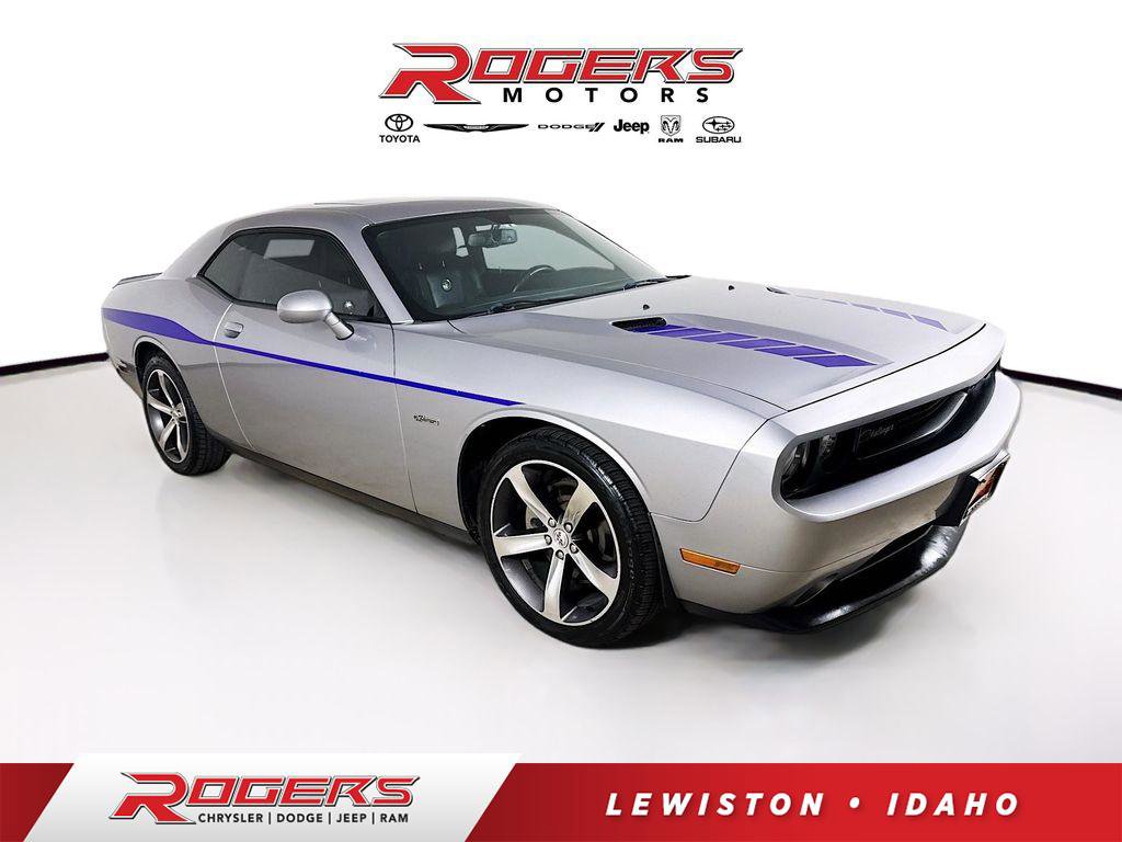 Used 2014 Dodge Challenger SXT RWD image 1
