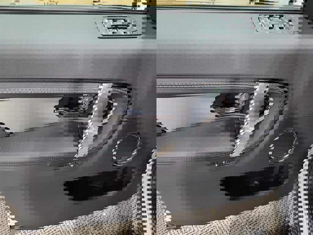 New 2025 Land Rover Discovery Sport Dynamic SE image 14