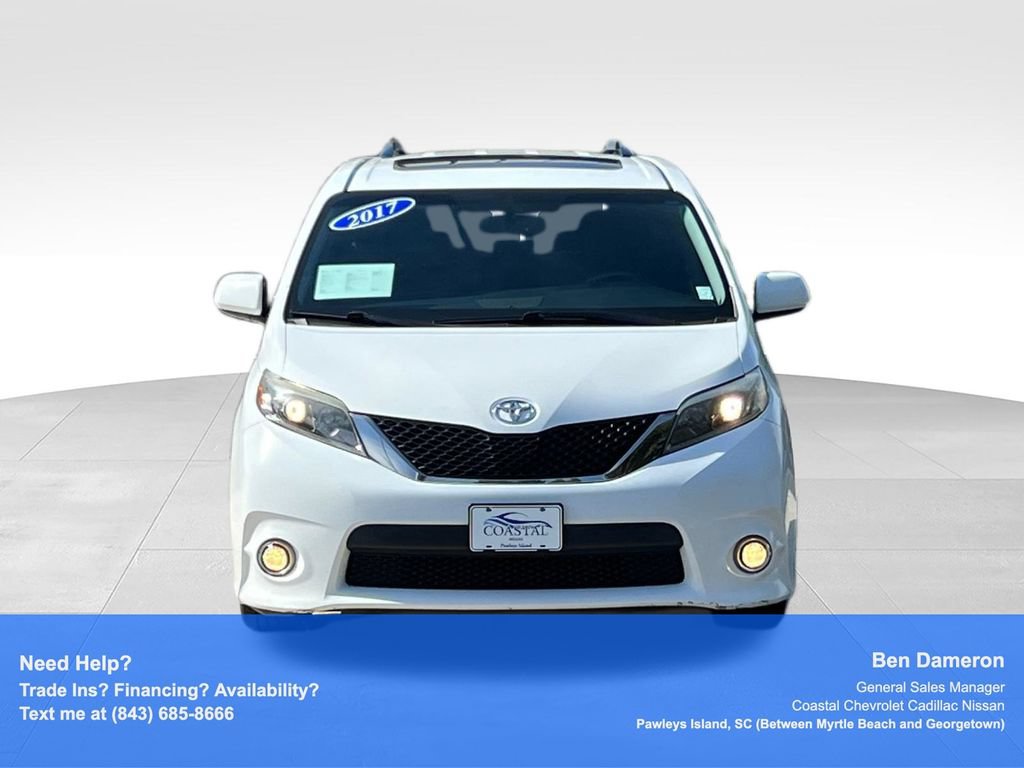 Used 2017 Toyota Sienna SE Premium FWD image 2