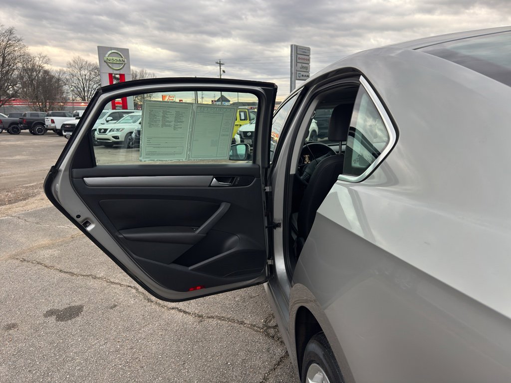 Used 2014 Volkswagen Passat TDI SE image 19