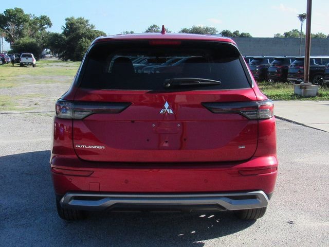 New 2025 Mitsubishi Outlander SE image 4