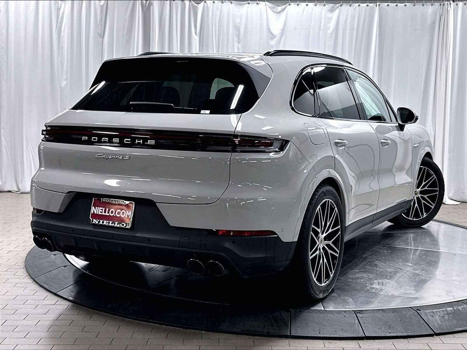 Used 2026 Porsche Cayenne S AWD/4WD image 10