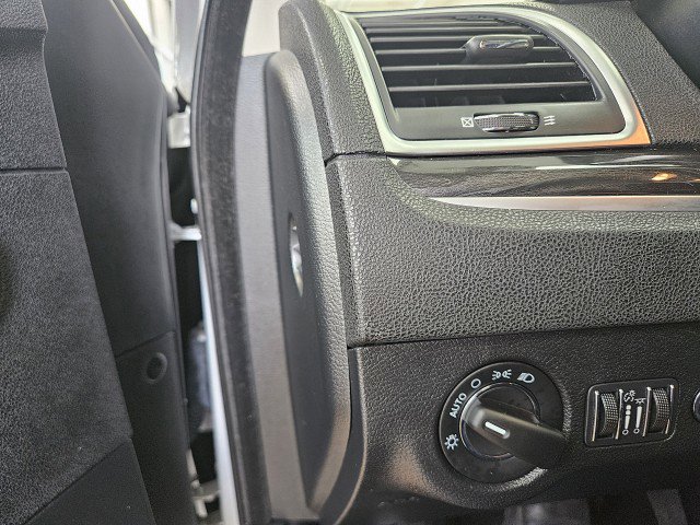 Used 2019 Chrysler 300 Touring w/ Chrome Appearance Package image 27