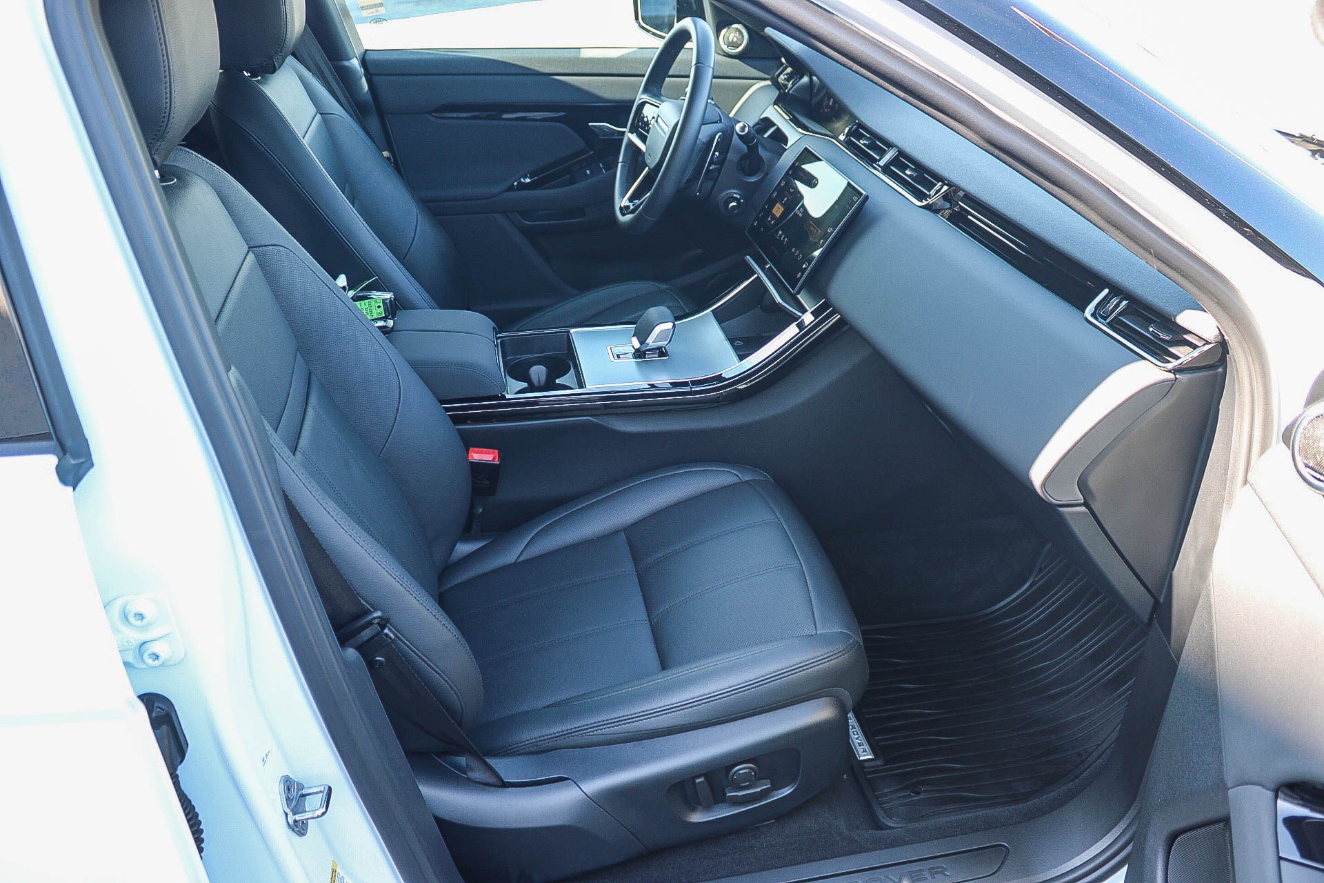 Used 2024 Land Rover Range Rover Evoque S AWD/4WD image 17