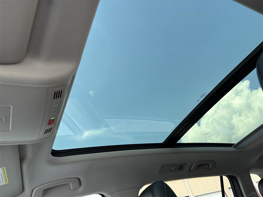 Used 2022 Volkswagen Tiguan SE image 22