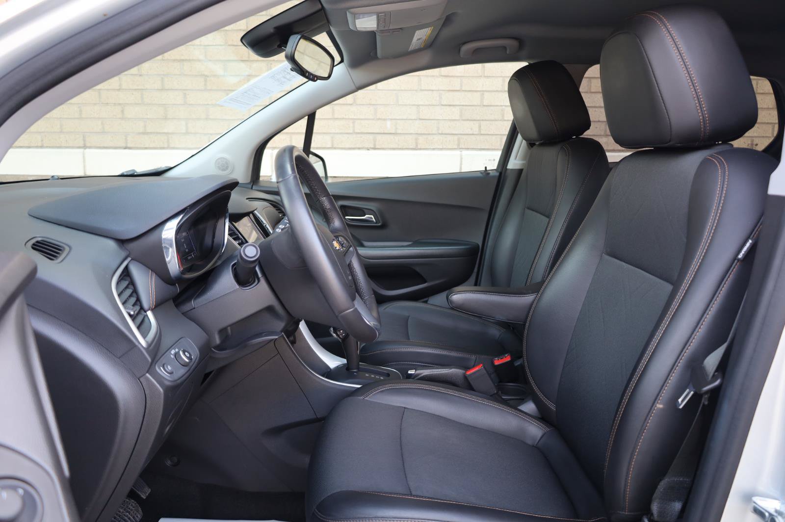 Used 2021 Chevrolet Trax LT w/ LT Convenience Package FWD image 18
