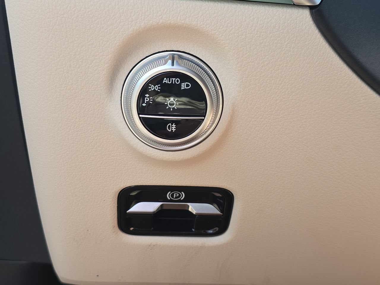 Used 2024 Mercedes-Benz CLE 300 4MATIC Cabriolet image 19